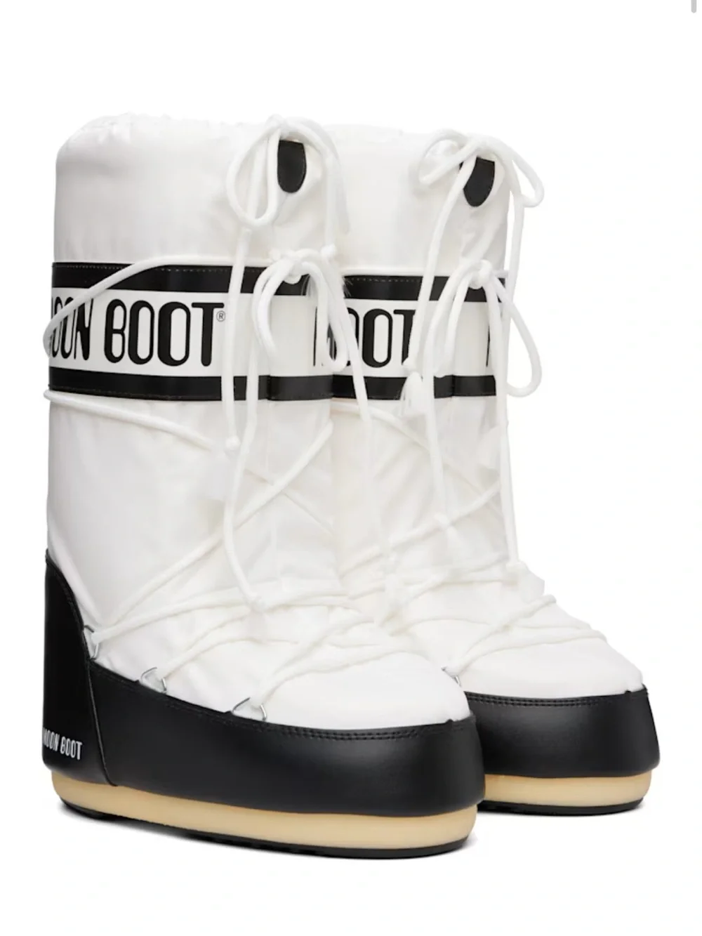 Moon Boot gently used